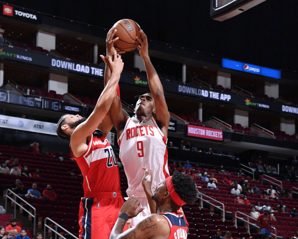 包含埃因霍温训练开放日；加时末段刷新队史纪录引欢呼；德国杯在即；临场指挥获称赞的词条