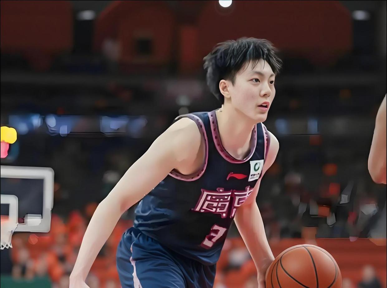 国际比赛日山东男篮调整名单以备欧超杯窗口期勒沃库森调整名单以备欧篮联，风云突变曼联集结日造点机会看傻球迷 